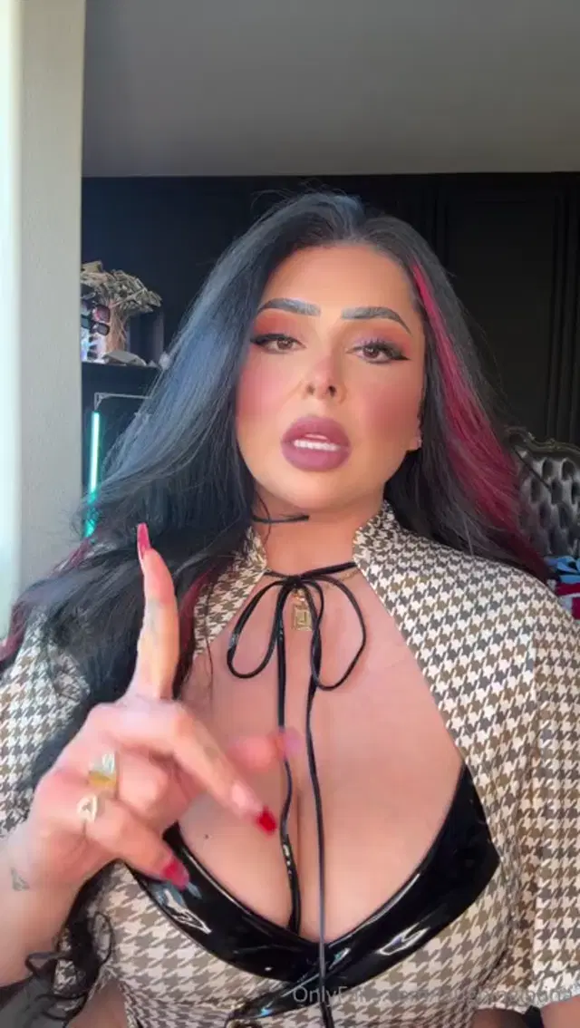 Jasmine Mendez aka laughinglatina – 01-05-2026 OnlyFans Video – Why would I want a husband