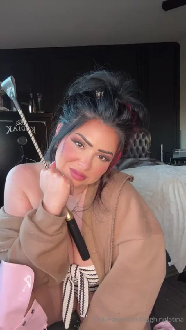 Jasmine Mendez aka laughinglatina – 03-04-2026 OnlyFans Video – Beautiful face and beautiful whip
