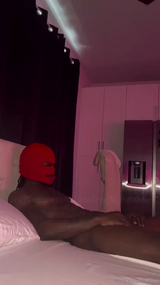 The Garden Of Aphrodite aka thegardenofaphrodite – 05-17-2025 OnlyFans Video – Its Something About That After Shower Ball Smell