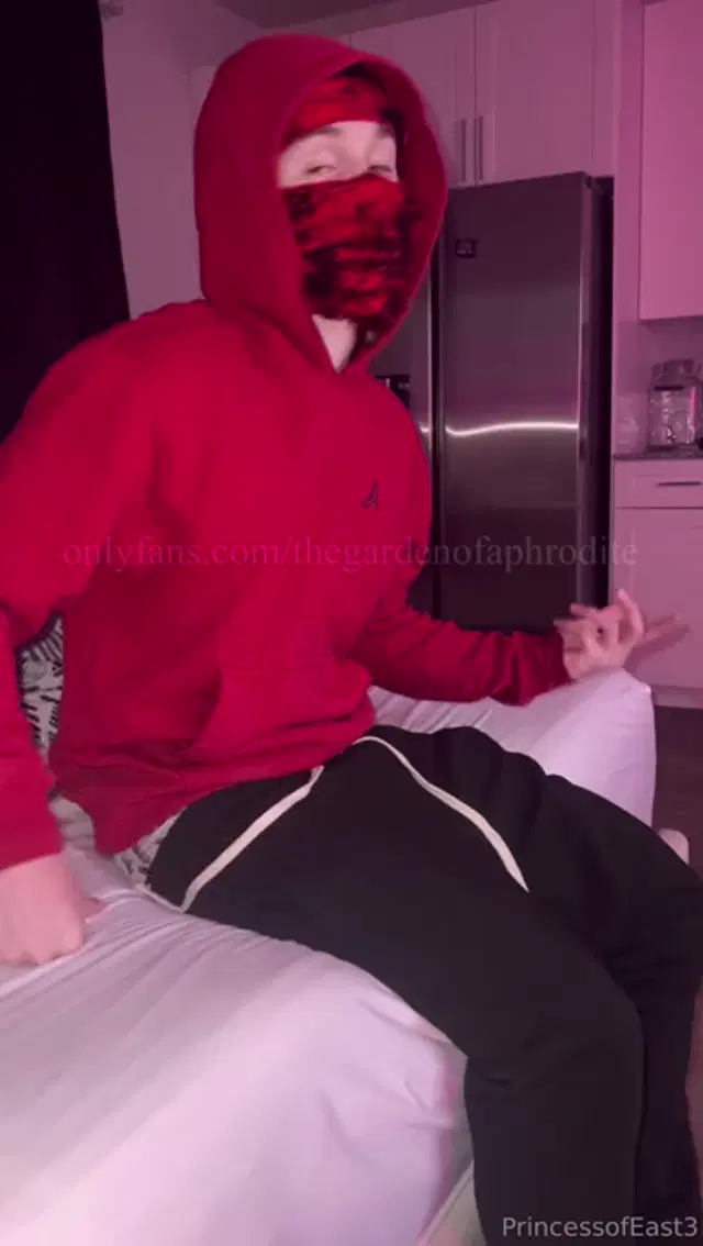 The Garden Of Aphrodite aka thegardenofaphrodite – 04-05-2025 OnlyFans Video – He Said He Was White Chocolate