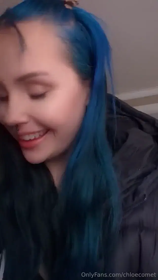 Chloe Comet aka chloecomet – 01-17-2024 OnlyFans Video – Can i get a yeehaw