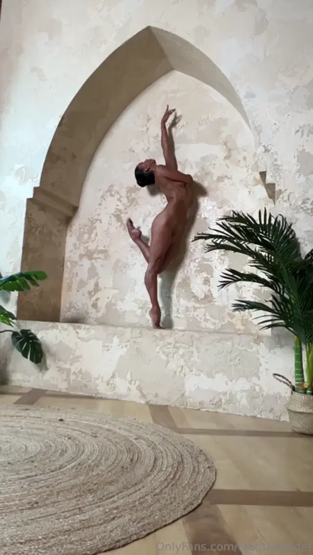 Laetitia Model aka laetitiamodel – 06-20-2024 OnlyFans Video – This cove was so beautiful that I HAD TO pose in it! I love how it