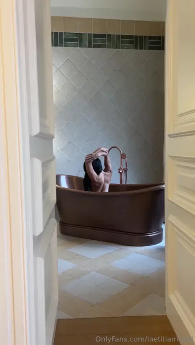 Laetitia Model aka laetitiamodel – 04-03-2025 OnlyFans Video – Today I am sharing with you a behind the scenes video from a shoot in a