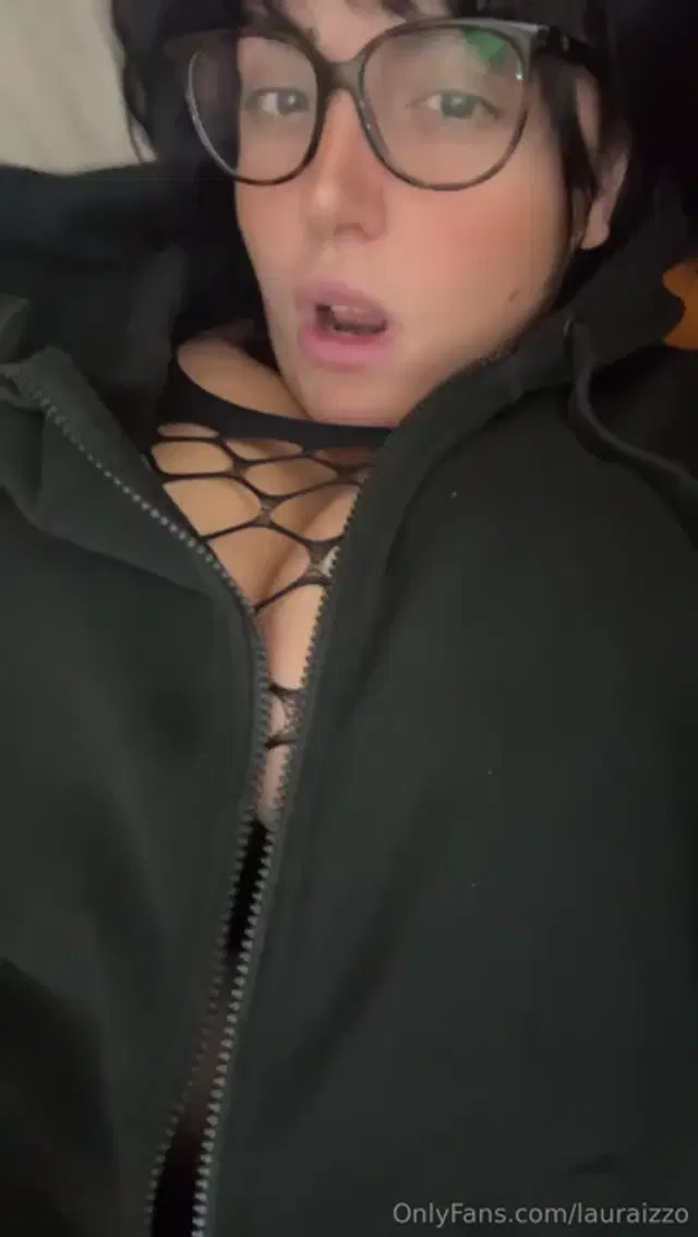 Lauraizzo aka lauraizzo – 01-22-2025 OnlyFans Video – Amori miei buongiorno!!! Allora ho visto un po di proposte che mi avete fatto per i