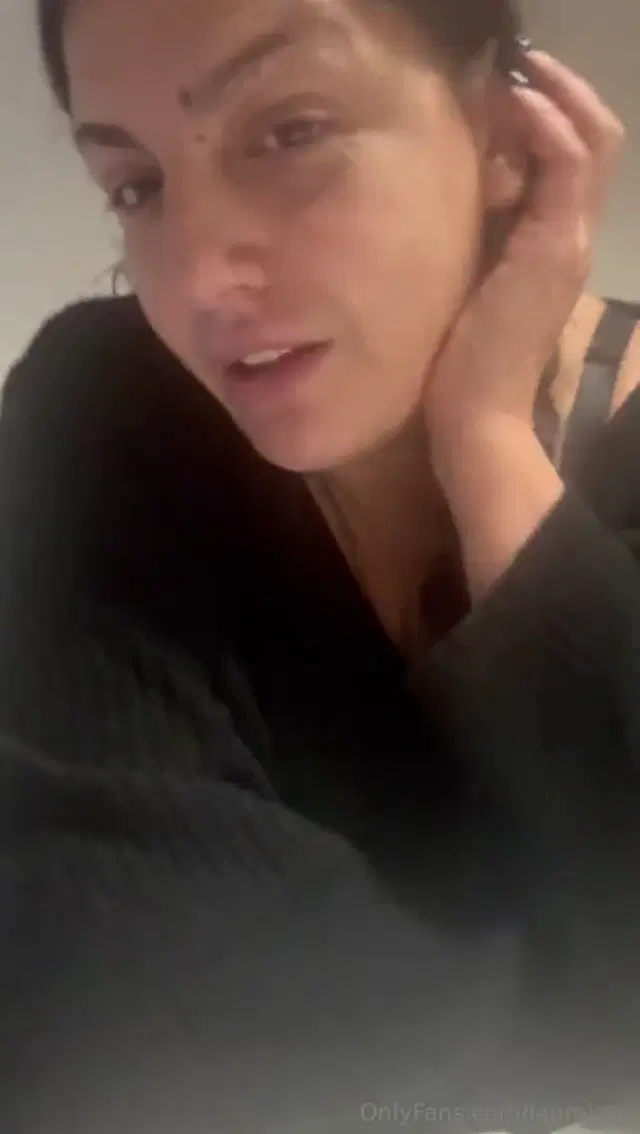 Lauraizzo aka lauraizzo – 11-18-2025 OnlyFans Video – Sono influenzata ma la voglia di fare la lorda non passa mai per fortuna !!! Ti
