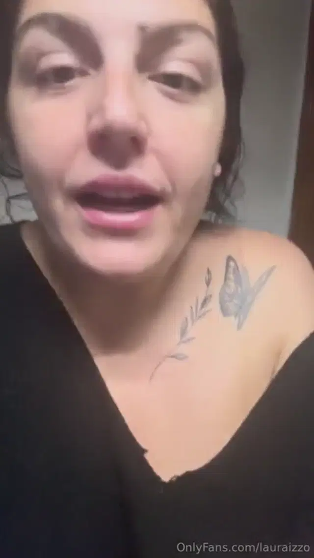 Lauraizzo aka lauraizzo – 01-04-2026 OnlyFans Video – S sto ancora male ! Spero di riprendermi il prima possibile perch non ce la faccio
