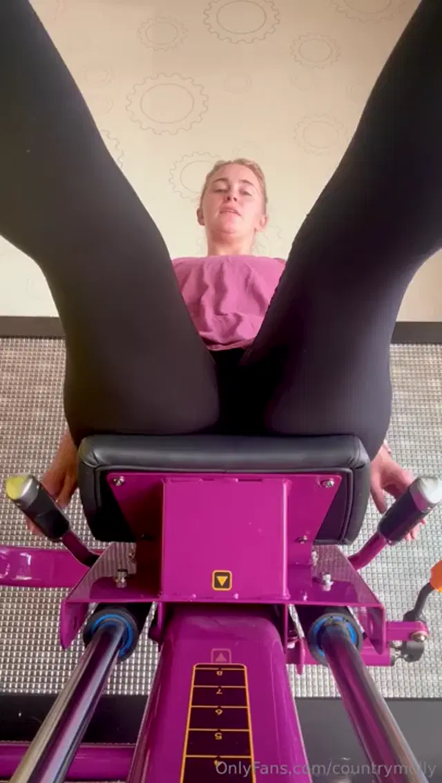 Molly Woodride aka countrymolly – 11-11-2025 OnlyFans Video – Now I want and very much need a pair of crotchless leggings to work out in