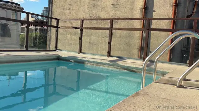 Priscilla aka chav1 – 12-17-2025 OnlyFans Video – Hace mucho tiempo no me metia a una piscina, el agua estaba fria pero con el