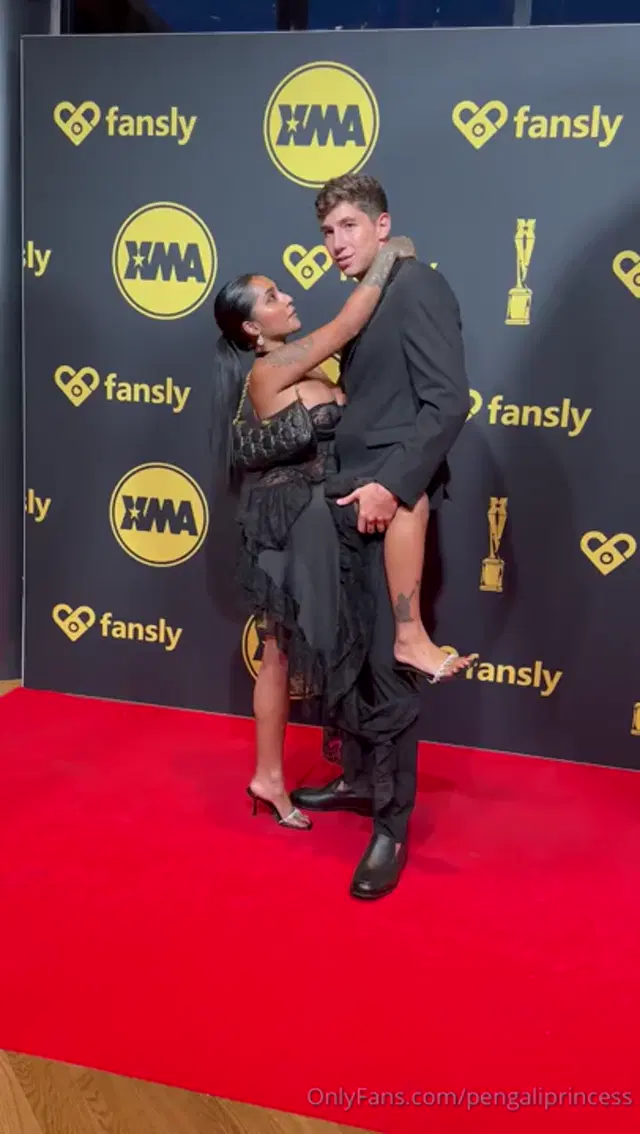 Yasmina Khan aka pengaliprincess – 09-06-2025 OnlyFans Video – I didnt win any awards at XBIZ but I had the best time!!! At least I