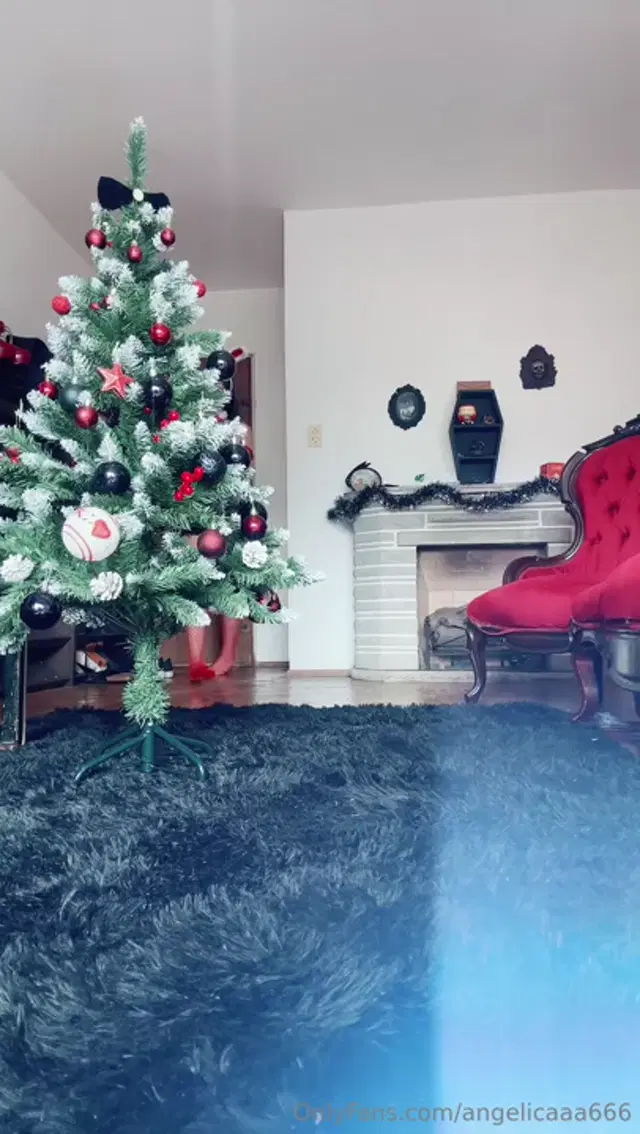 Angelica666 aka angelicaaa666 – 12-25-2024 OnlyFans Video – Feliz Navidad! Este video de 13 minutos es para ti! Hoy ser tu linda conejita navidea