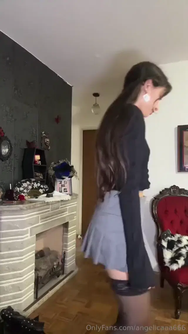 Angelica666 aka angelicaaa666 – 05-16-2025 OnlyFans Video – Nuevo video! Amor, te modelar, bailar y seducir con mis tacones negros! Quieres verme masturbar con