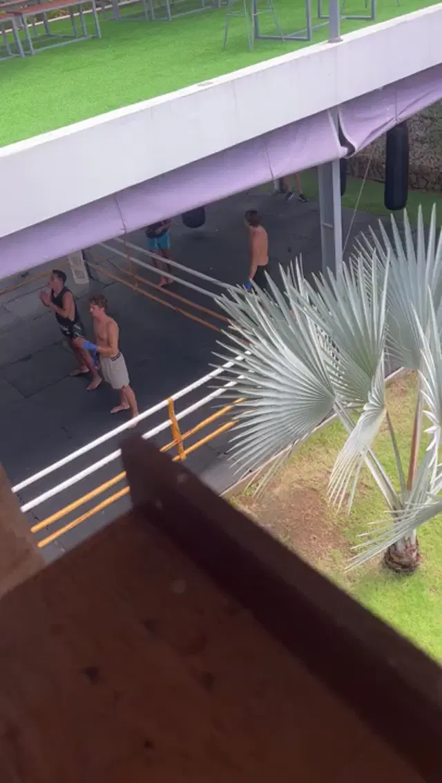 Empress Pineapple aka empresspineapple – 05-25-2024 OnlyFans Video – Snapshots from Bali life spending my last days in uluwatu by the beach, at the cafe,