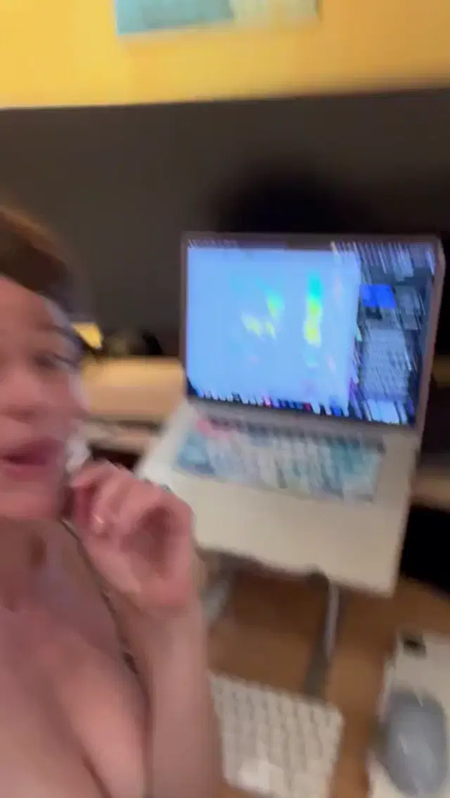 Empress Pineapple aka empresspineapple – 08-14-2024 OnlyFans Video – working on a new songinspired by the video game