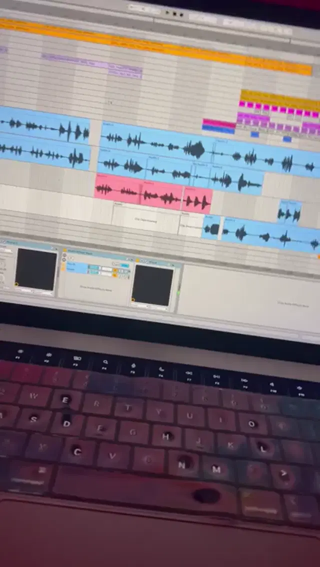 Empress Pineapple aka empresspineapple – 10-09-2024 OnlyFans Video – Making music in the middle of the night