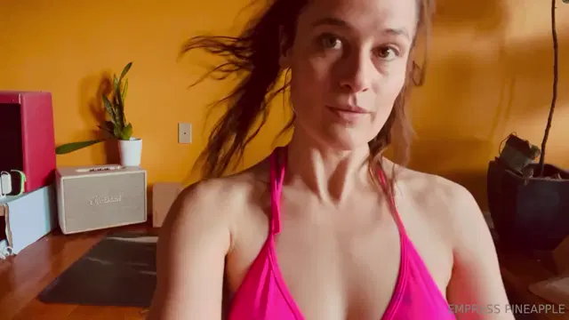 Empress Pineapple aka empresspineapple – 12-18-2025 OnlyFans Video – bikini yoga Afro beats vibes good morning!