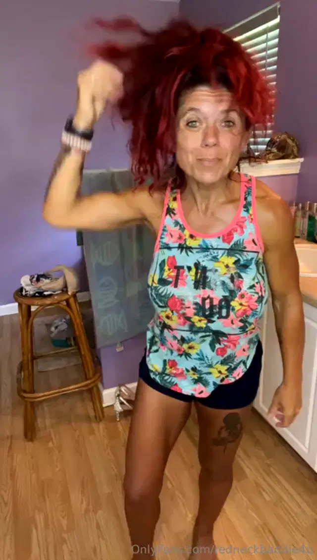Michele Chesnut aka redneckbaddie4u – 06-07-2024 OnlyFans Video – Happy Friyay