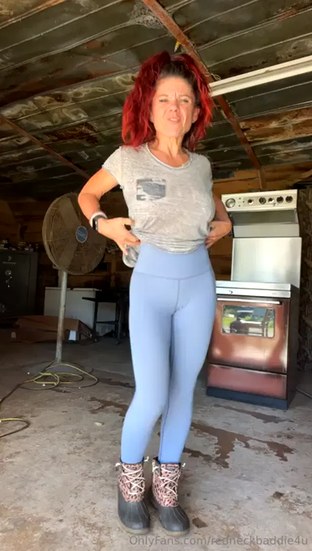 Michele Chesnut aka redneckbaddie4u – 10-18-2024 OnlyFans Video – HAPPY FRIYAY