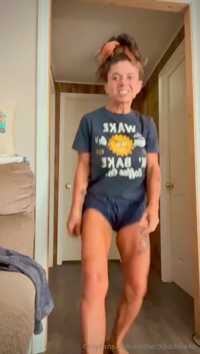 Michele Chesnut aka redneckbaddie4u – 10-15-2025 OnlyFans Video – HAPPY HUMPDAY