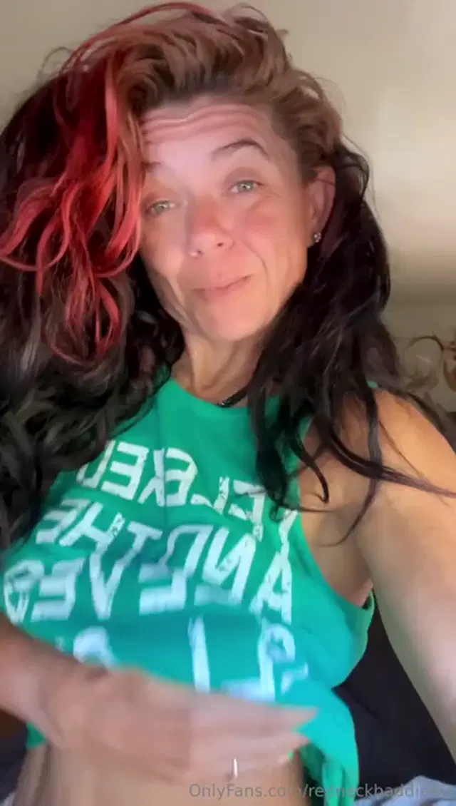 Michele Chesnut aka redneckbaddie4u – 07-10-2025 OnlyFans Video – HAPPY THURSDAY