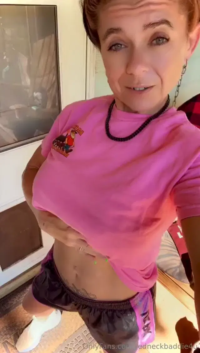 Michele Chesnut aka redneckbaddie4u – 07-03-2025 OnlyFans Video – HAPPY THIRSTY THURSDAY