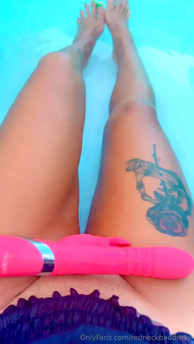 Michele Chesnut aka redneckbaddie4u – 09-01-2025 OnlyFans Video – NEW POOL VIDEO DROP TIP ME 5 If You Want To See