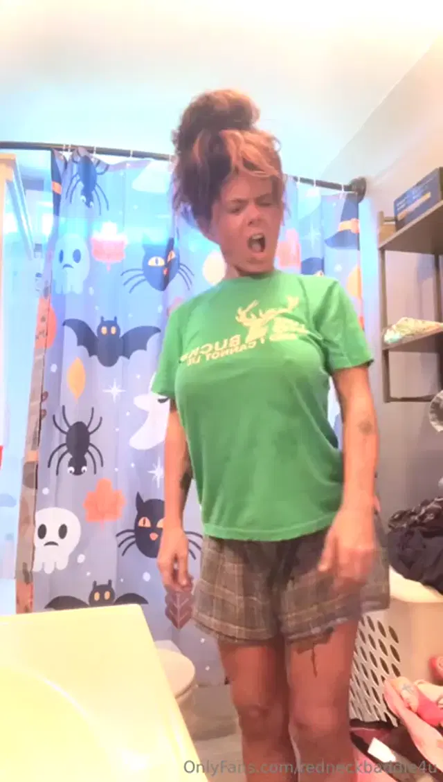 Michele Chesnut aka redneckbaddie4u – 10-16-2025 OnlyFans Video – Happy Thirsty Thursday