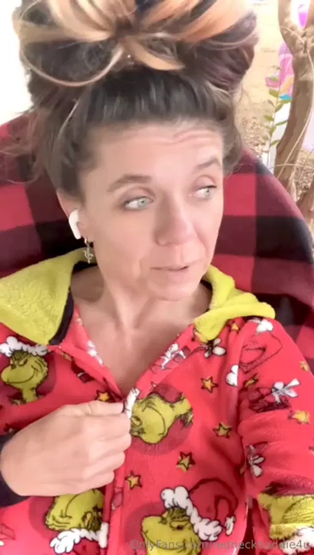 Michele Chesnut aka redneckbaddie4u – 12-01-2025 OnlyFans Video – Its Nipply In LA Today
