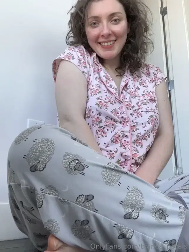Naturallybianca aka naturallybianca – 05-12-2024 OnlyFans Video – Im feeling better! So I filmed myself stripping down for the first time in my new