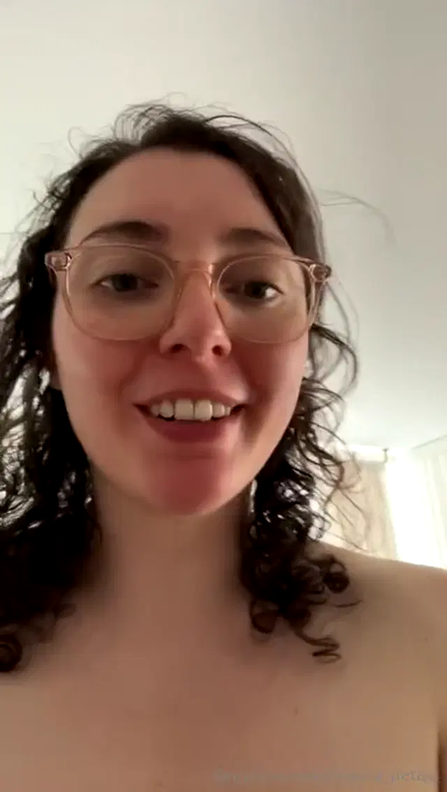 Naturallybianca aka naturallybianca – 07-24-2024 OnlyFans Video – My friends, the vibes are so good and chill over here check out my new record!