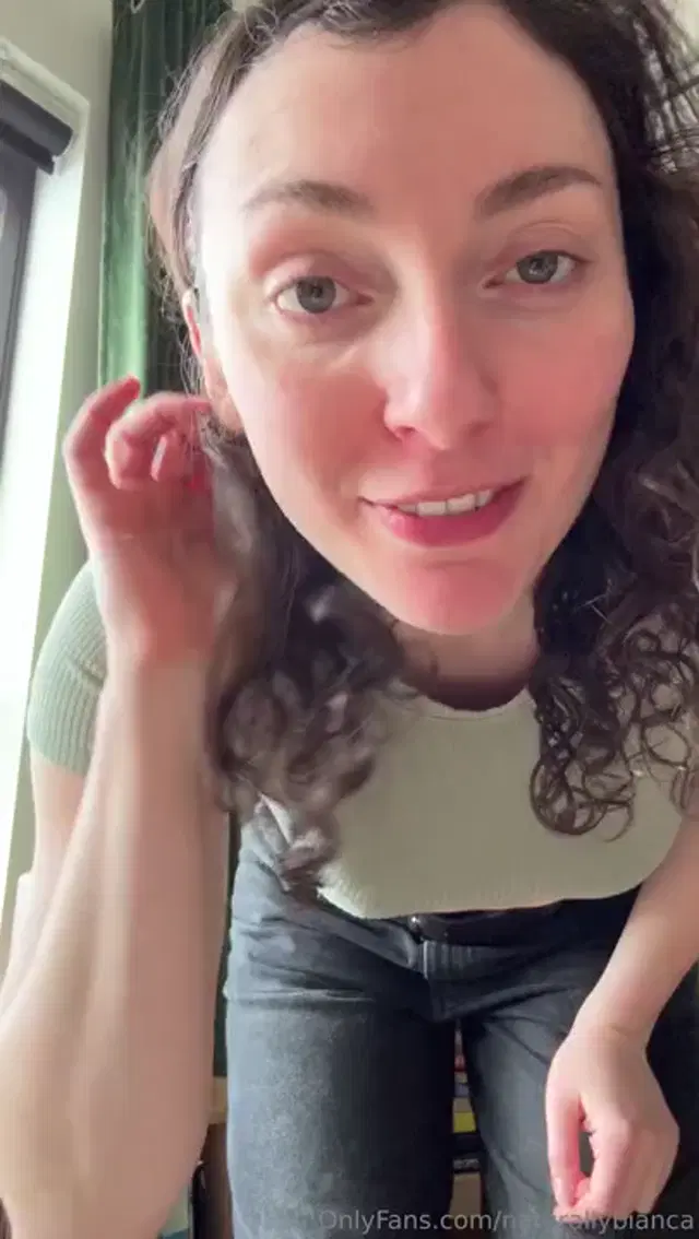 Naturallybianca aka naturallybianca – 04-30-2026 OnlyFans Video – Trying to keep my promises VINYL WEDNESDAY for the last Wednesday of April do