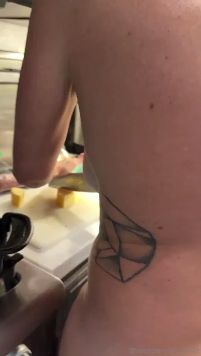 RV Babe After Dark aka rvbabe – 04-09-2025 OnlyFans Video – Snack time!