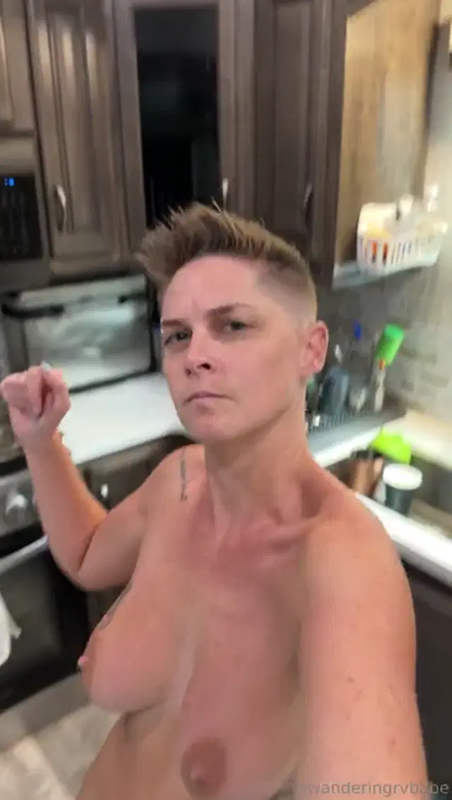 RV Babe After Dark aka rvbabe – 10-20-2025 OnlyFans Video – The only thing fun about being an adult is being able to dance around my kitchen
