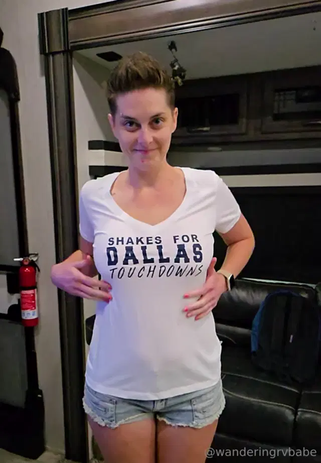 RV Babe After Dark aka rvbabe – 09-22-2024 OnlyFans Video – I shake for my team and flash my bouncing boobies in slowmo