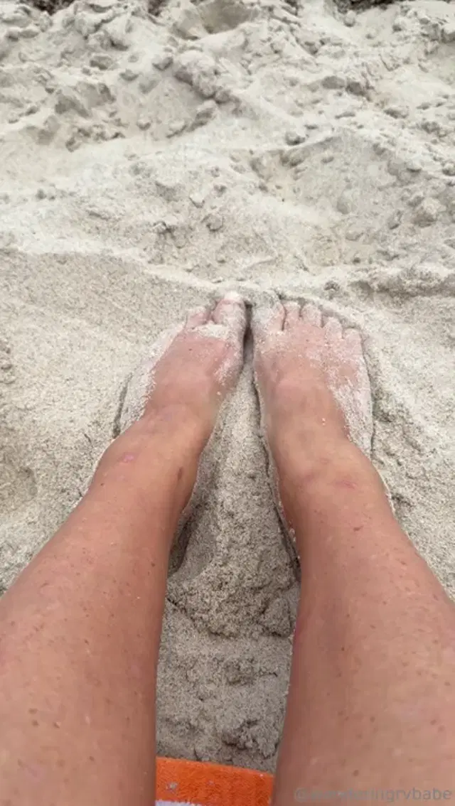 RV Babe After Dark aka rvbabe – 06-19-2025 OnlyFans Video – Toes in the sand