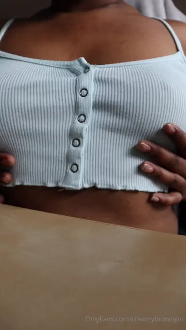 CreamyBrownGirl aka creamybrowngirl – 07-30-2024 OnlyFans Video – Titty Tuesday