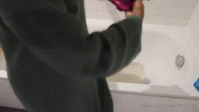 CreamyBrownGirl aka creamybrowngirl – 11-19-2024 OnlyFans Video – Time for that bath