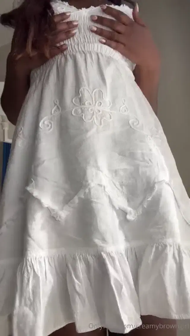 CreamyBrownGirl aka creamybrowngirl – 06-27-2025 OnlyFans Video – Cheeky cheek spread