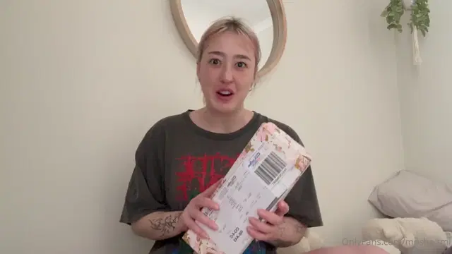 Miya moshpitmi aka moshpitmi – 10-10-2025 OnlyFans Video – TOY UNBOXINGwhat do you think should i return it