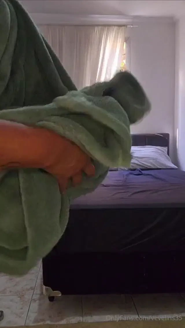 Veronica Lins aka vevelins35 – 08-11-2024 OnlyFans Video – my bed awaits you