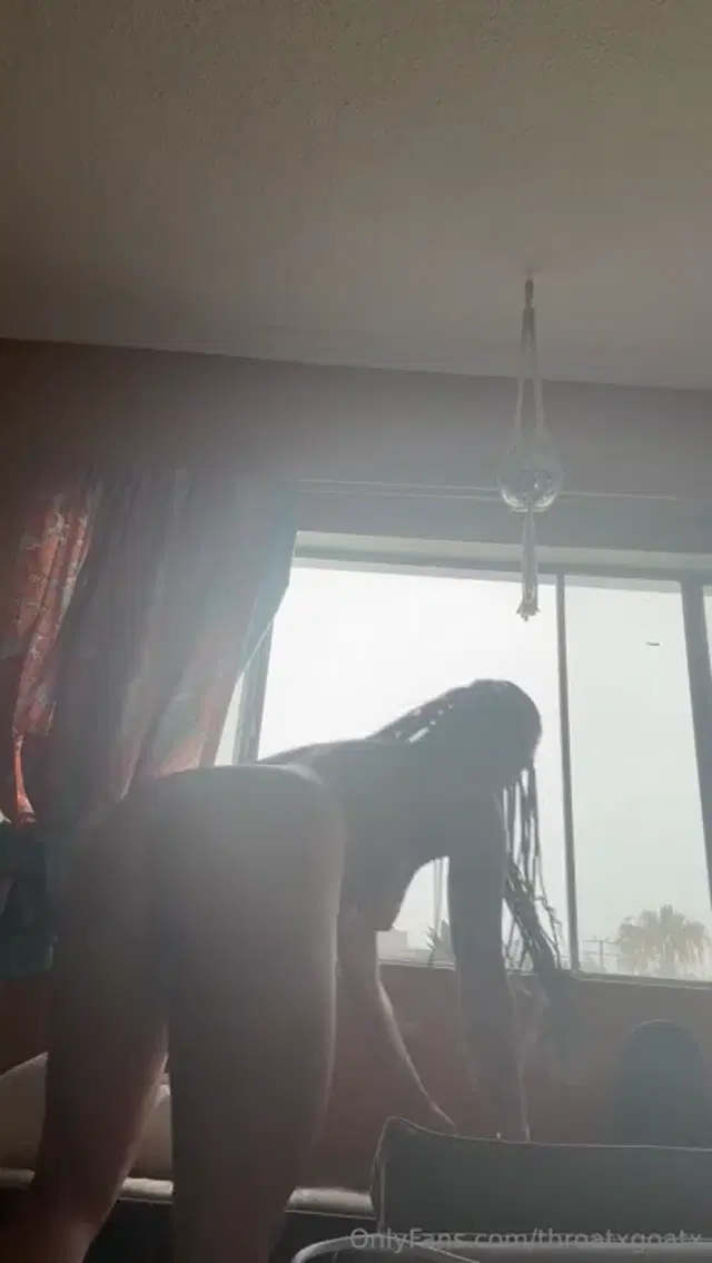Throatgoat aka throatxgoatx – 07-06-2024 OnlyFans Video – Do you think the houses l in the hills of Hollywood can actually see me shake