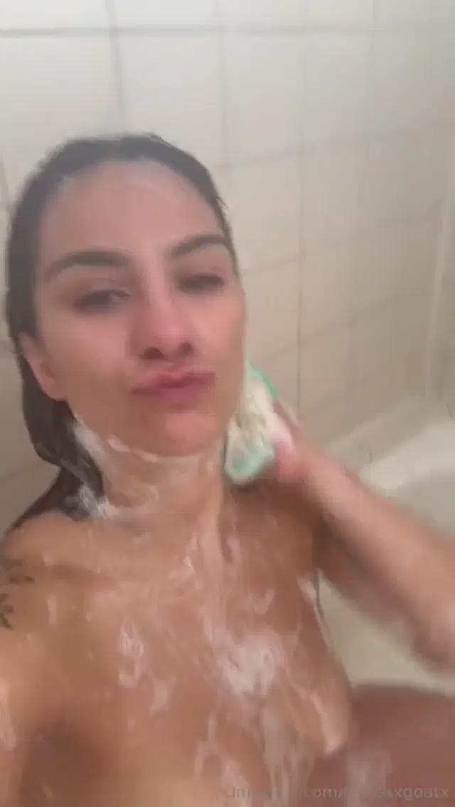 Throatgoat aka throatxgoatx – 02-11-2025 OnlyFans Video – Kisses papi!!!