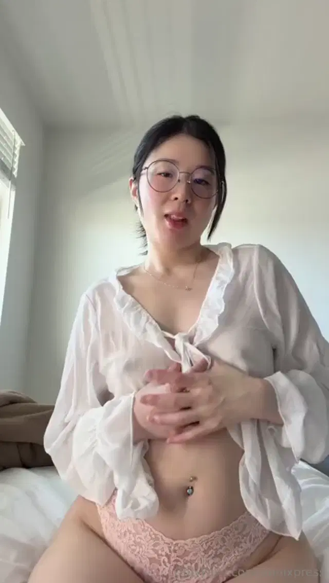 Annixpress aka annixpress – 03-12-2026 OnlyFans Video – New blouse do you like it