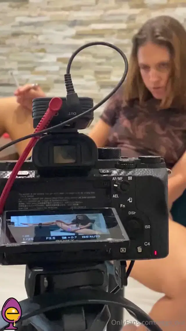 Julia eggsout aka eggs_out – 12-06-2024 OnlyFans Video – FUMO UNA SIGARETTA MENTRE MI MASTURBO