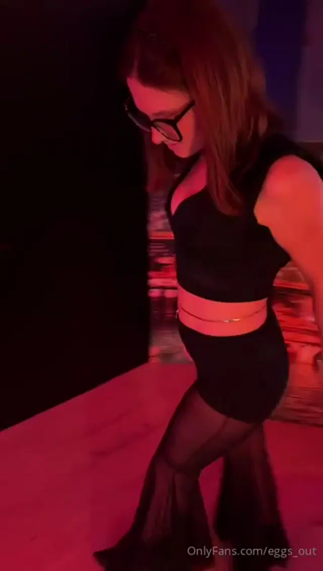Julia eggsout aka eggs_out – 02-16-2025 OnlyFans Video – Serata Glory Hall nel nostro club