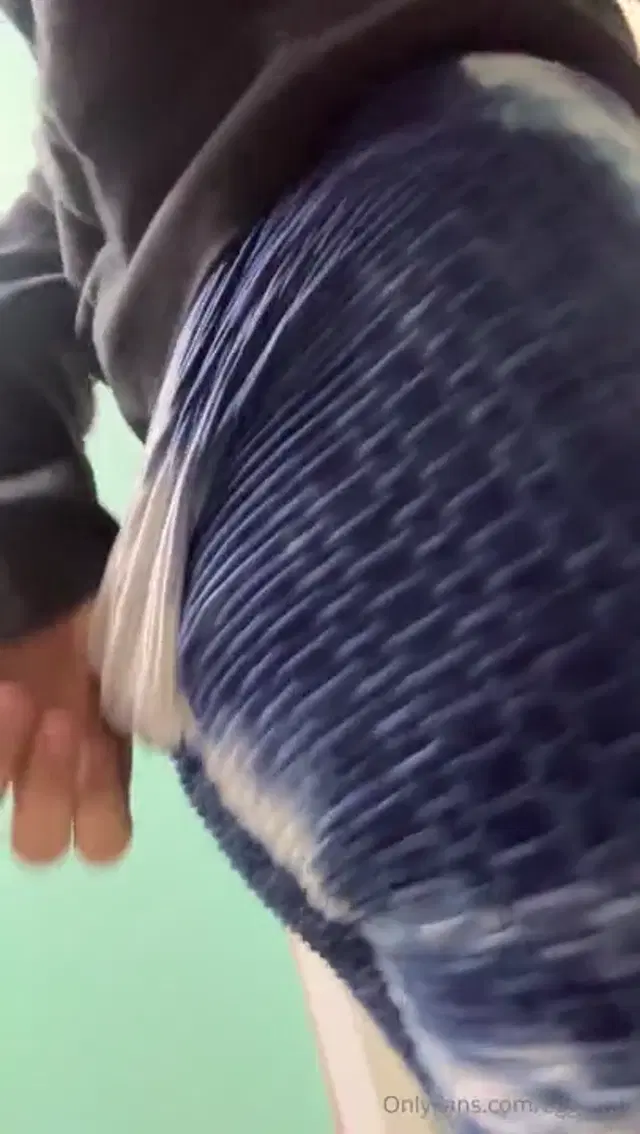 Julia eggsout aka eggs_out – 03-10-2025 OnlyFans Video – Quando lidraulico arriva per aggiustare i tubi ma finisco per mostrargli qualcosaltro Vuoi vedere come