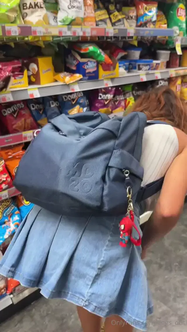 Julia eggsout aka eggs_out – 07-19-2025 OnlyFans Video – Io al supermercato
