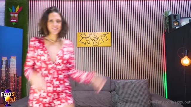 Julia eggsout aka eggs_out – 12-14-2025 OnlyFans Video – Calendario dell’ AH VENGO day 15