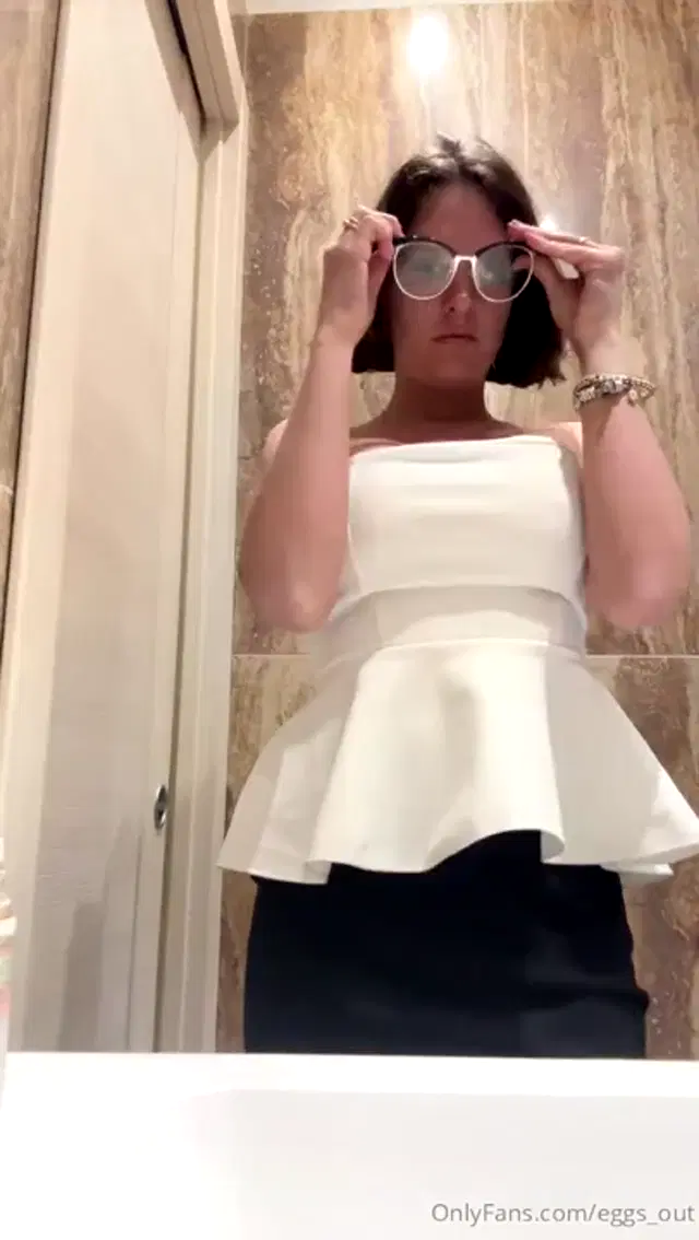 Julia eggsout aka eggs_out – 03-29-2026 OnlyFans Video – Stream started at 03292026 0713 pm
