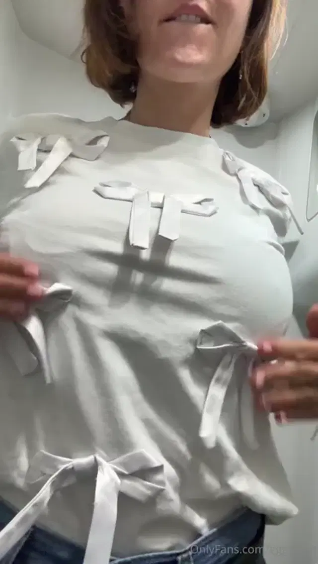 Julia eggsout aka eggs_out – 04-21-2026 OnlyFans Video – In treno