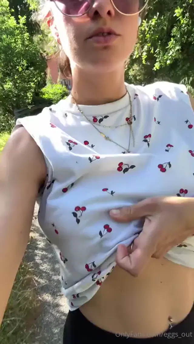 Julia eggsout aka eggs_out – 05-10-2026 OnlyFans Video – Nuovo outdoor